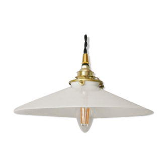 Minimalist white opaline suspension