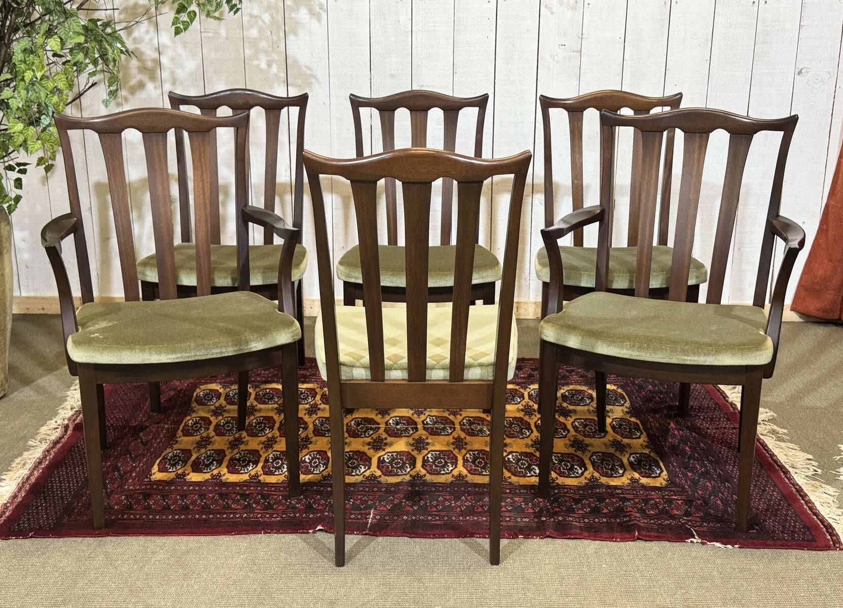 Suite de 4 chaises et 2 fauteuils anglais en acajou de la marque GPlan