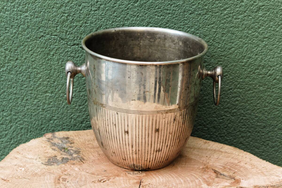 Art deco champagne bucket in silver metal