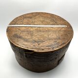 Boîte suédoise ancienne en bois courbé avec couvercle • Art populaire
