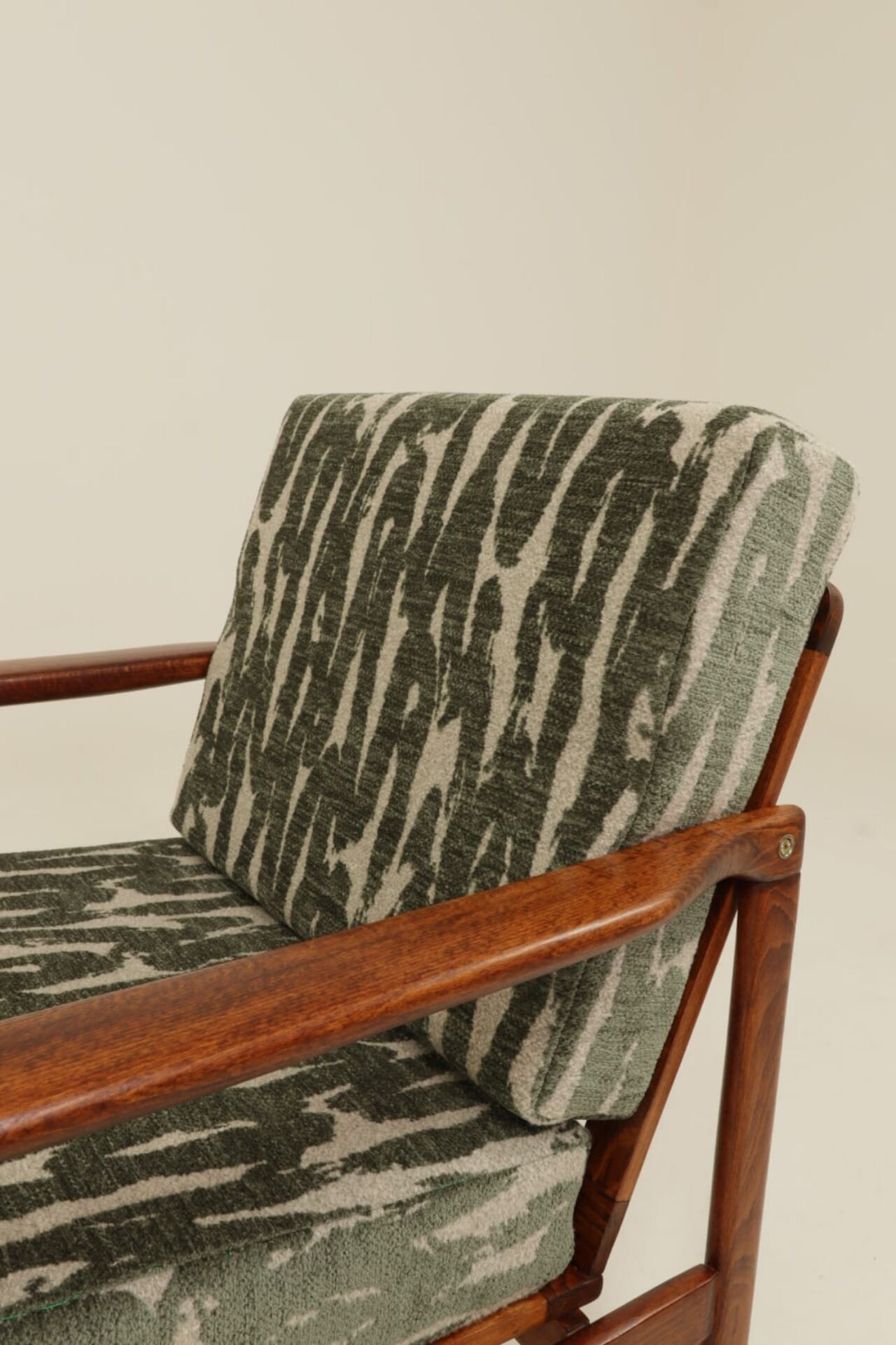 Scandinavian modern long chair jacquard green 1965