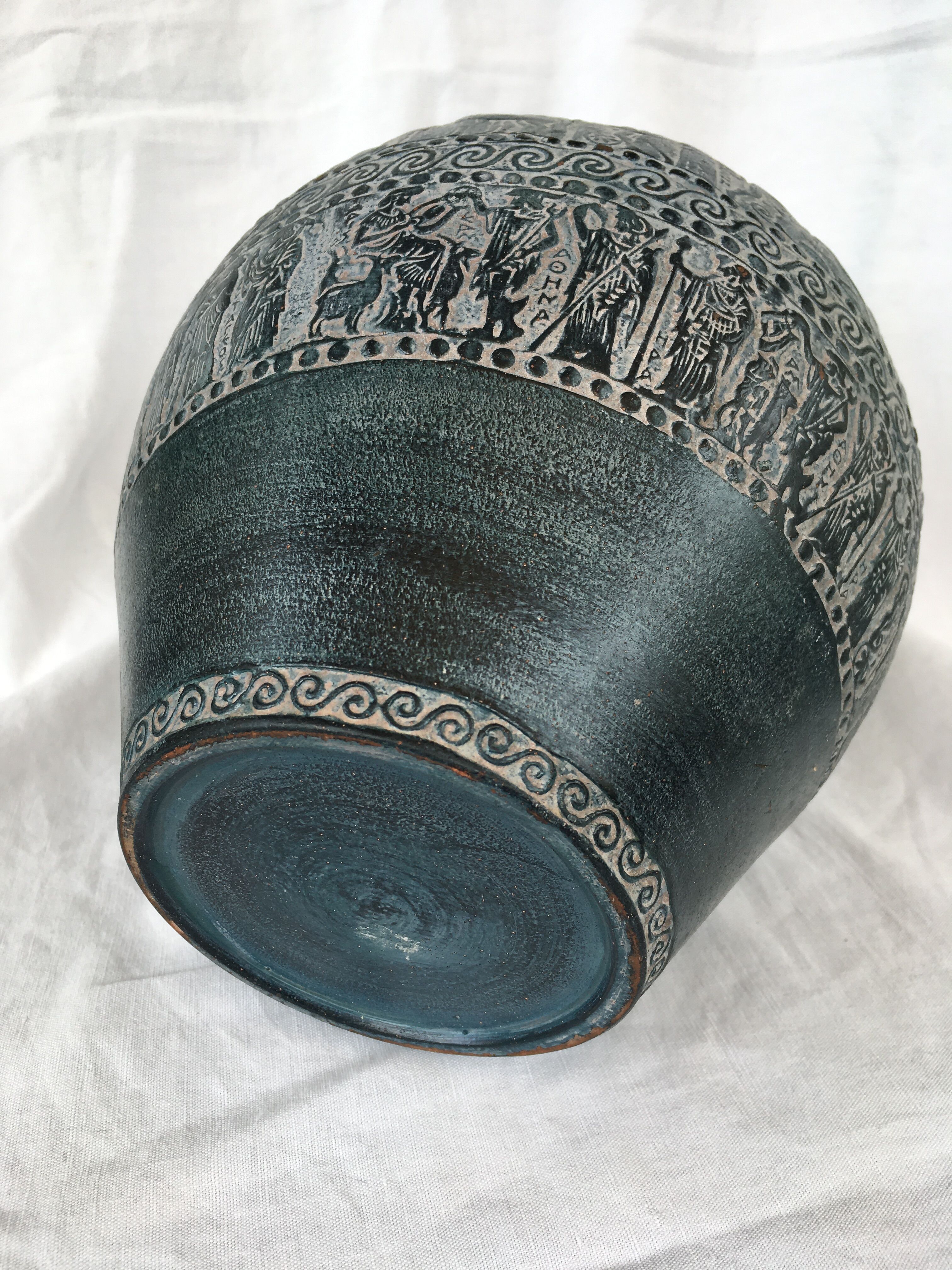 Vase decorated with friezes of ancient inspiration.