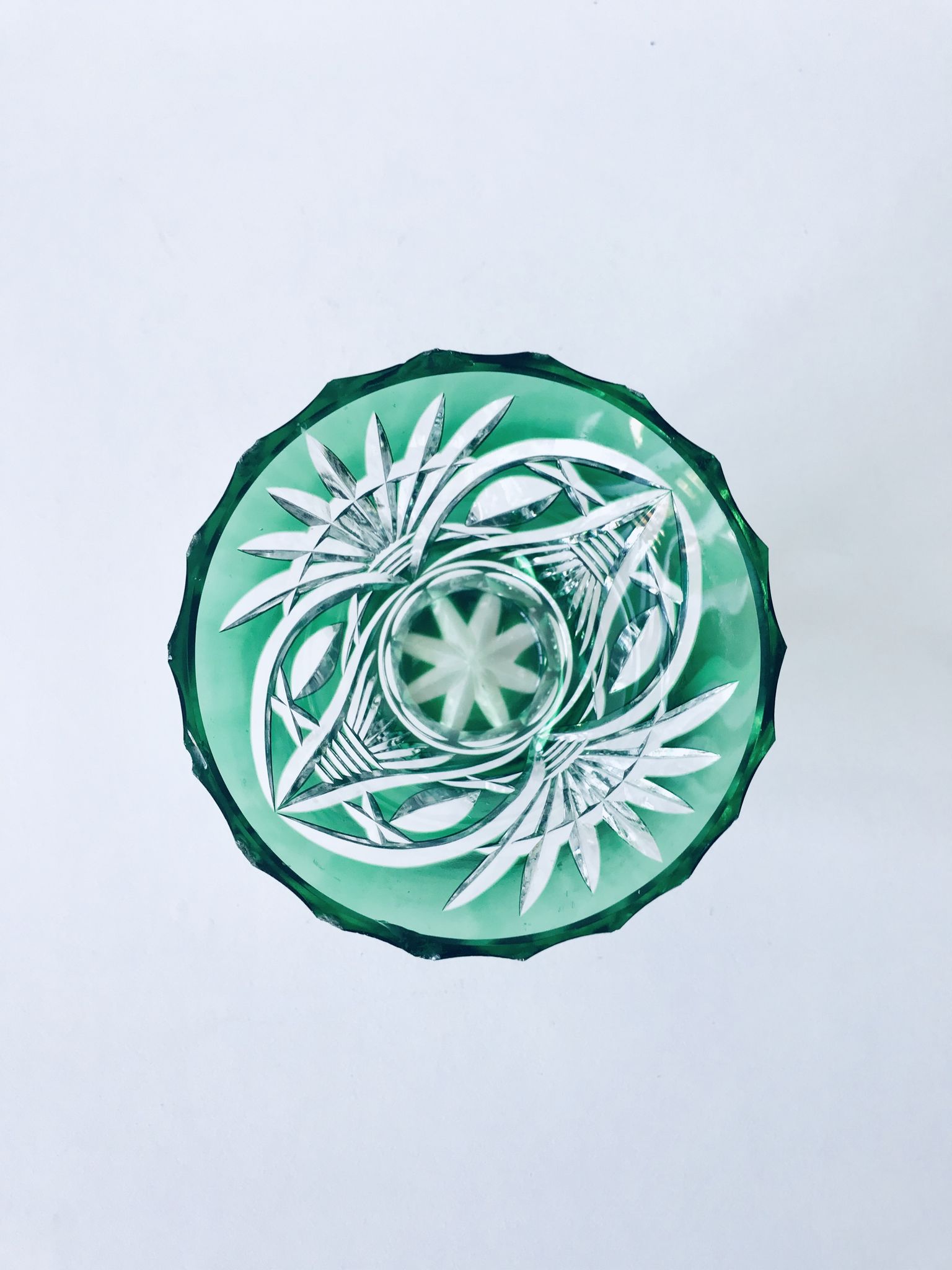 Vase Art Déco en cristal taillé vert
