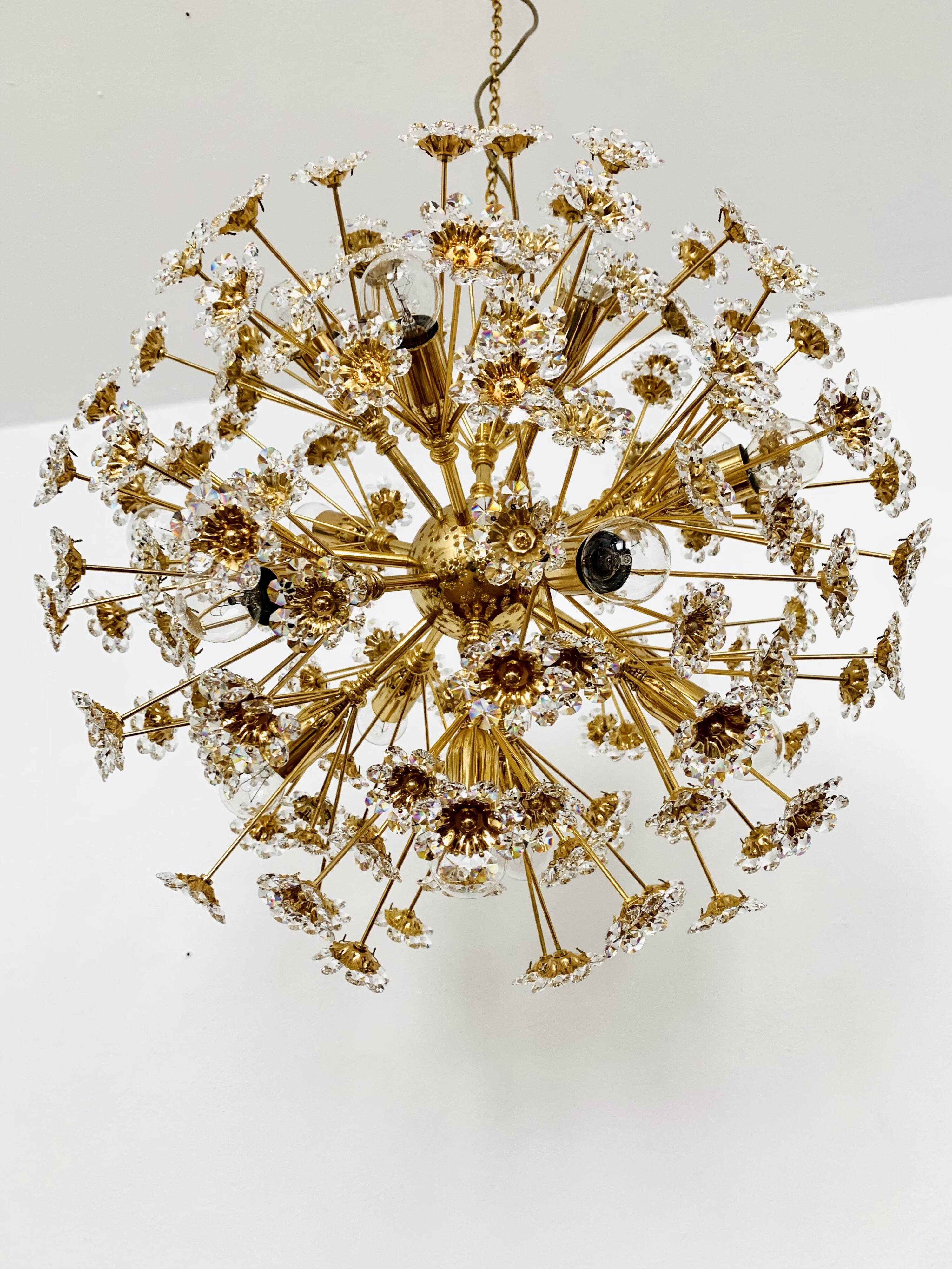 Grand lustre floral en boule par Palwa