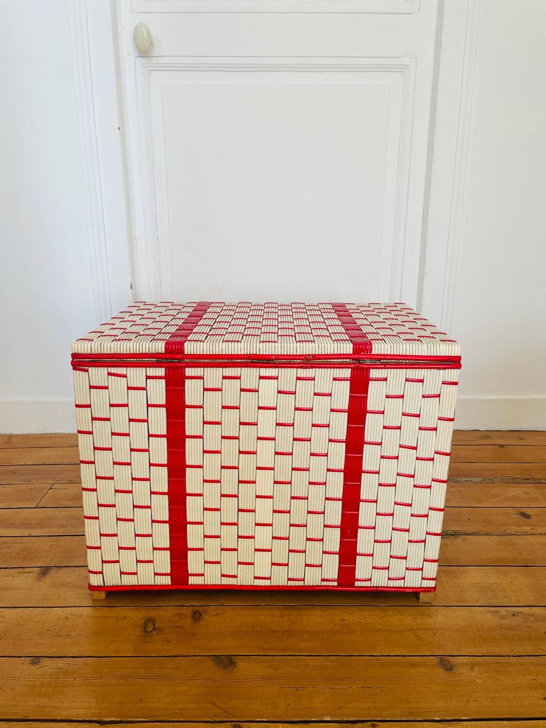 Vintage scoubidou storage chest 1960