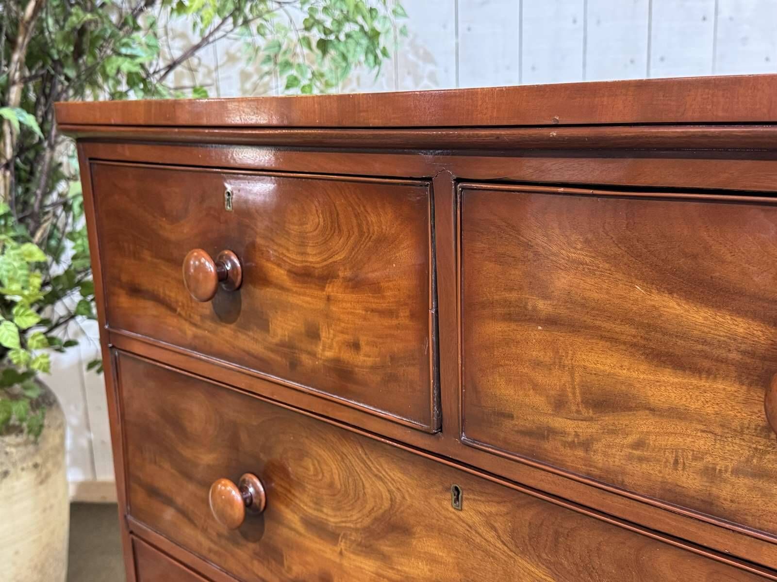 Commode anglaise Victorienne XIXème en acajou