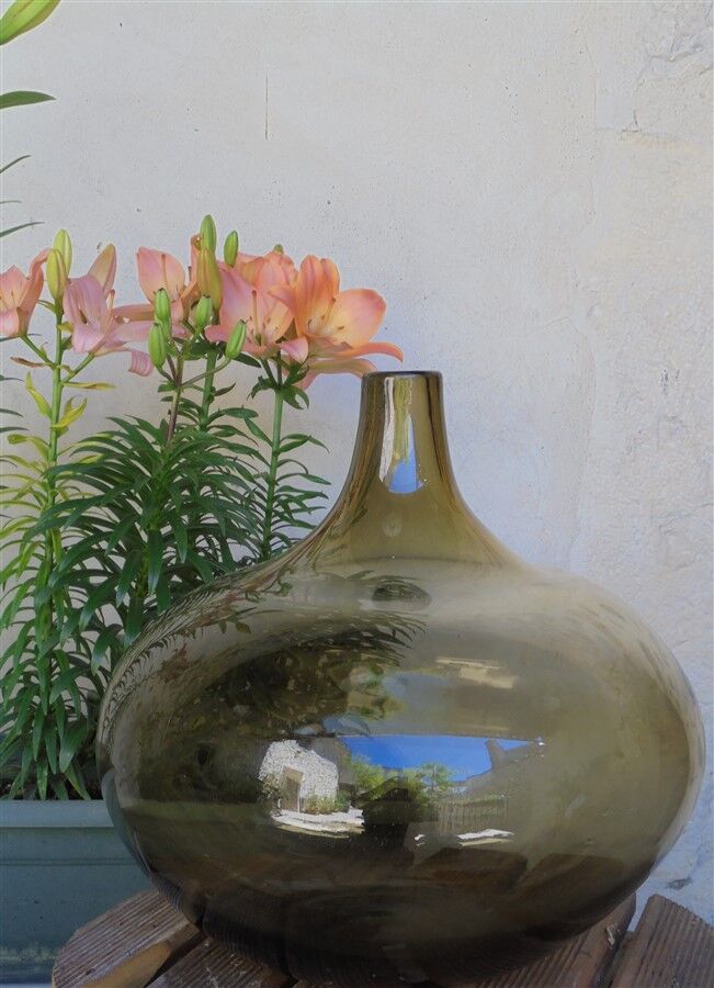 Smoked glass canister