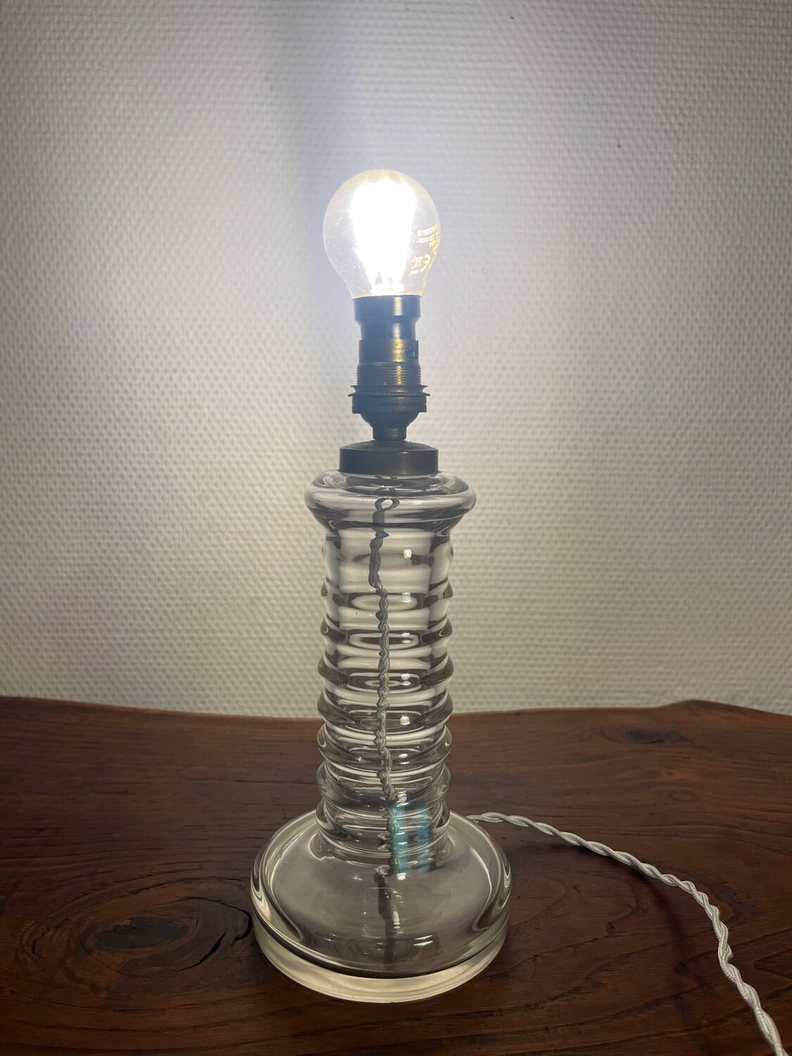 Clear glass lamp bulb
