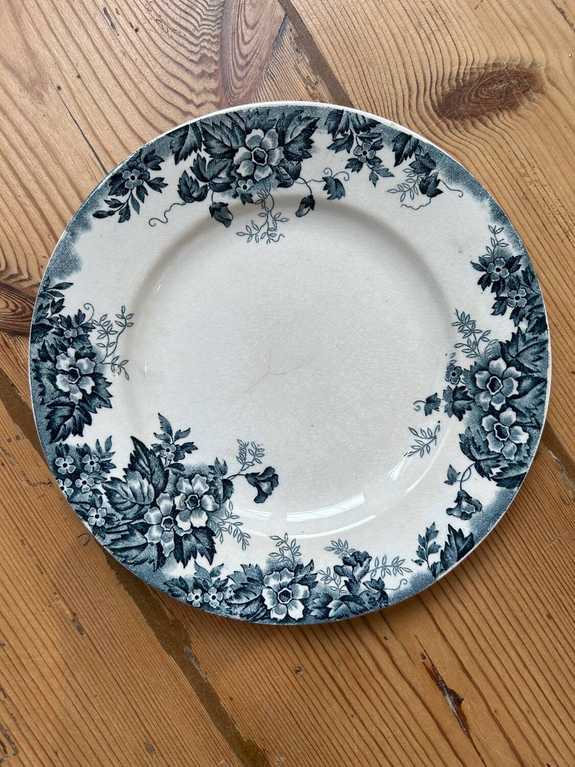 Set of 3 old flat plates Terre de Fer