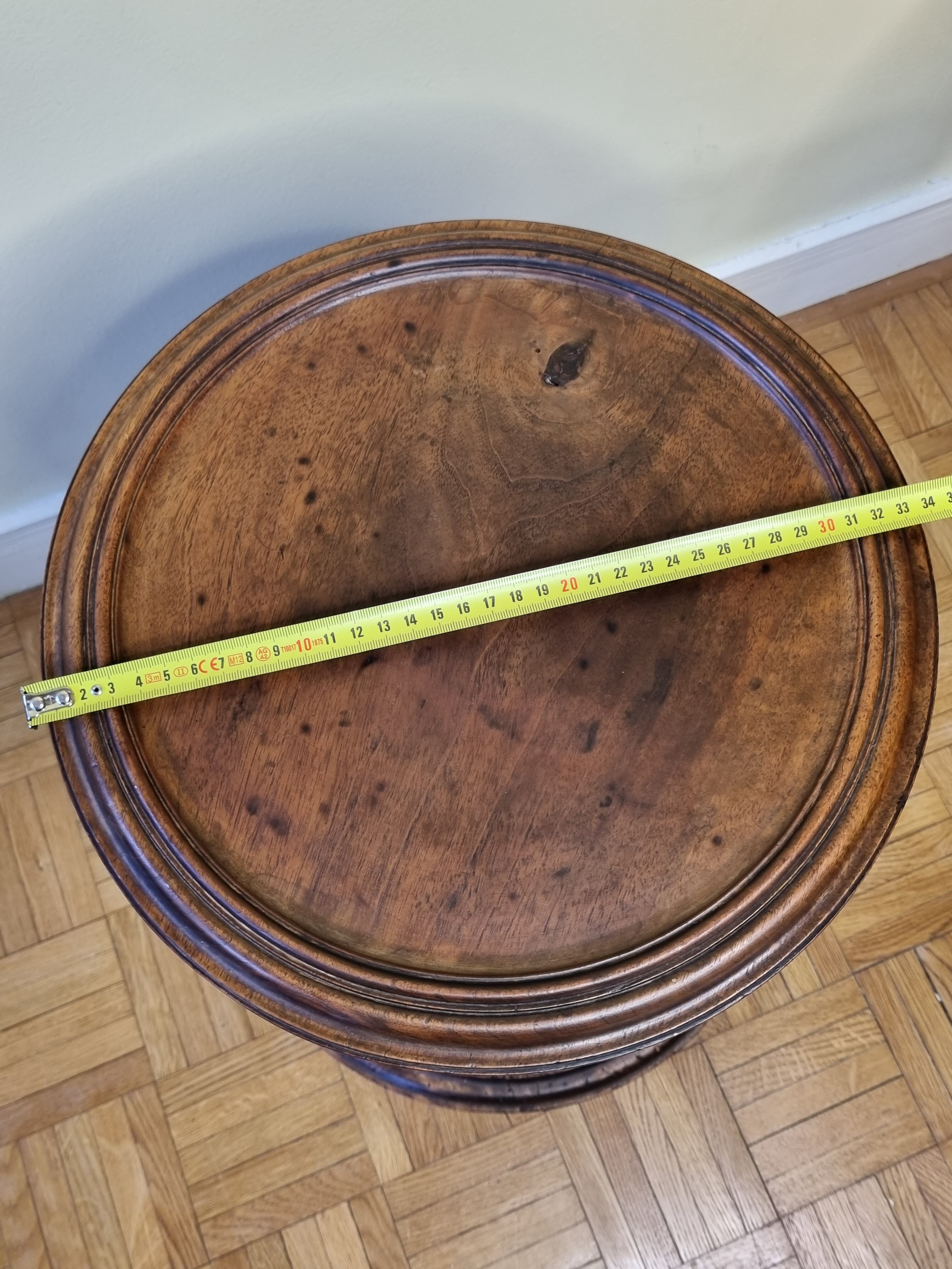 Table d'appoint en bois tourné, 52 cm