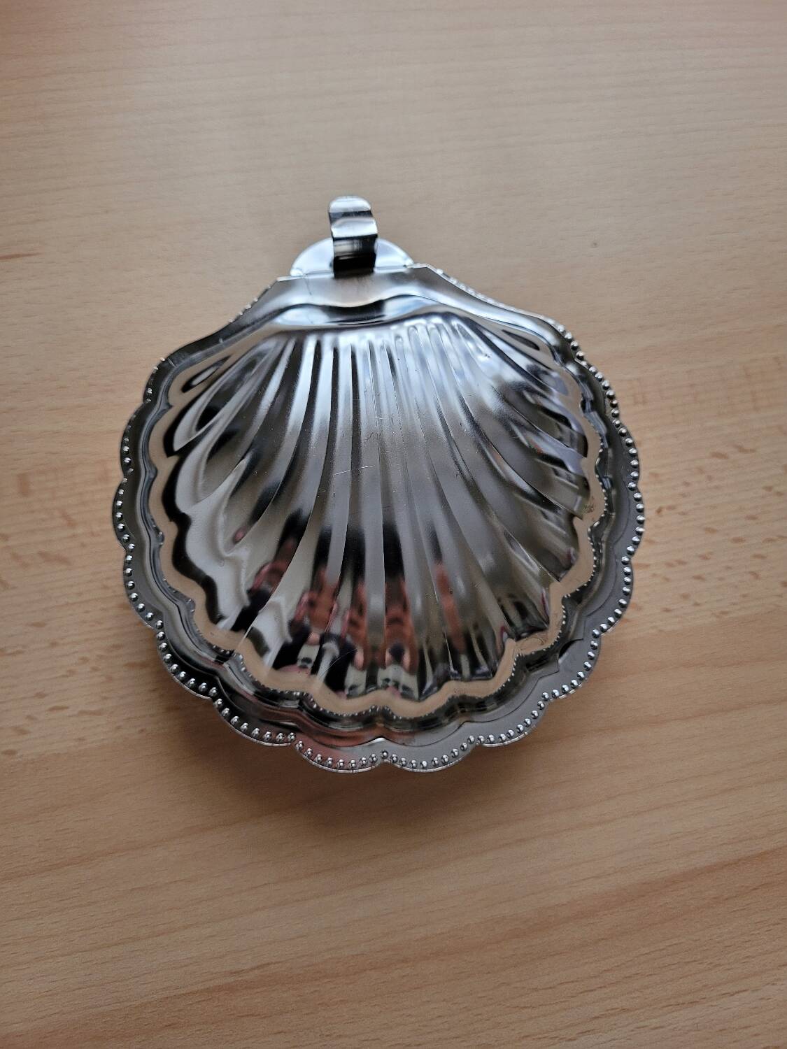 Silver-plated metal shell butter dish