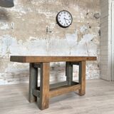 Carpenter's workbench in solid beech wood.