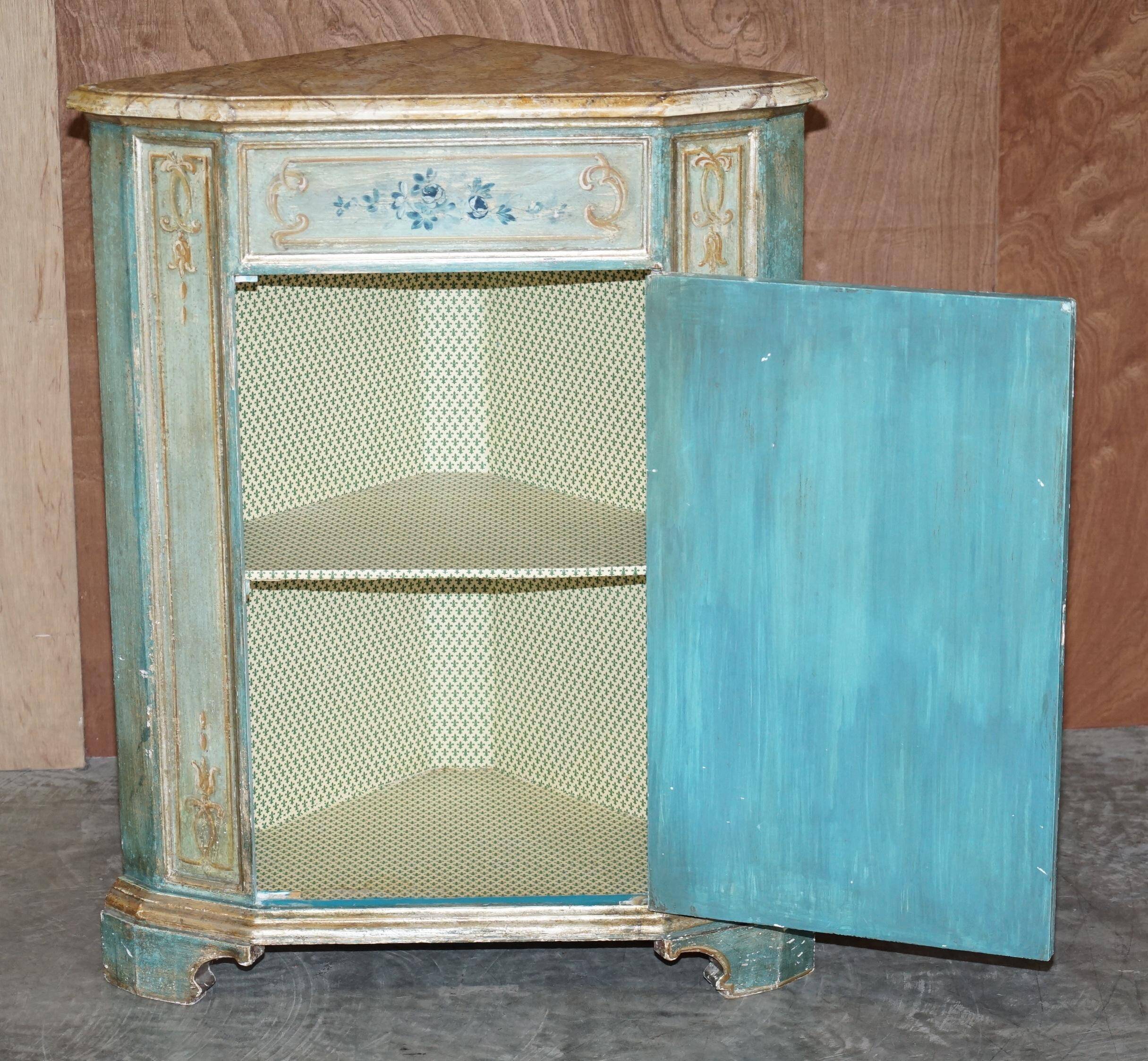 Buffet d'angle vintage peint main style français dessus marbré