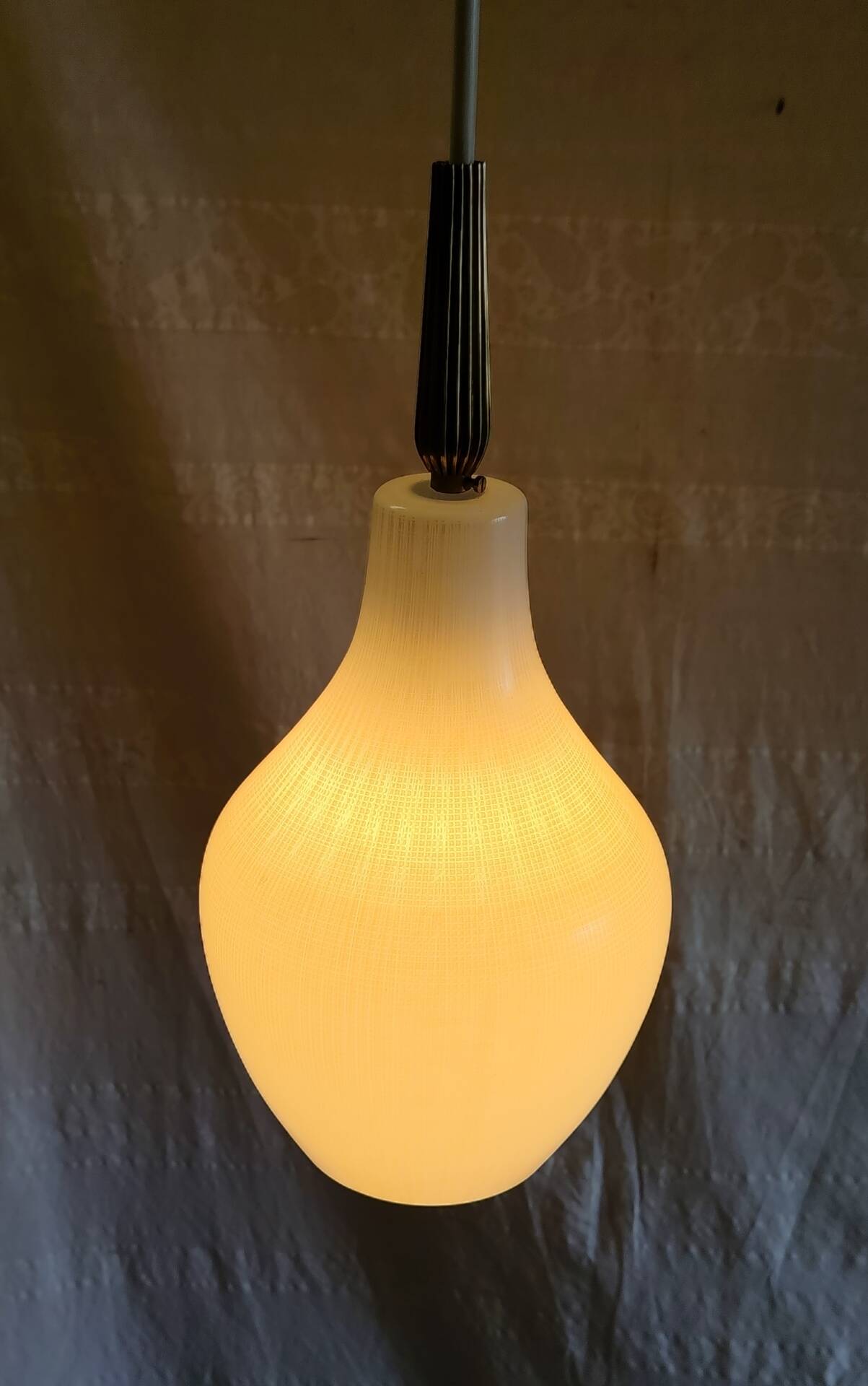 Scandinavian suspension design in white glass and brass - 1950s/60s