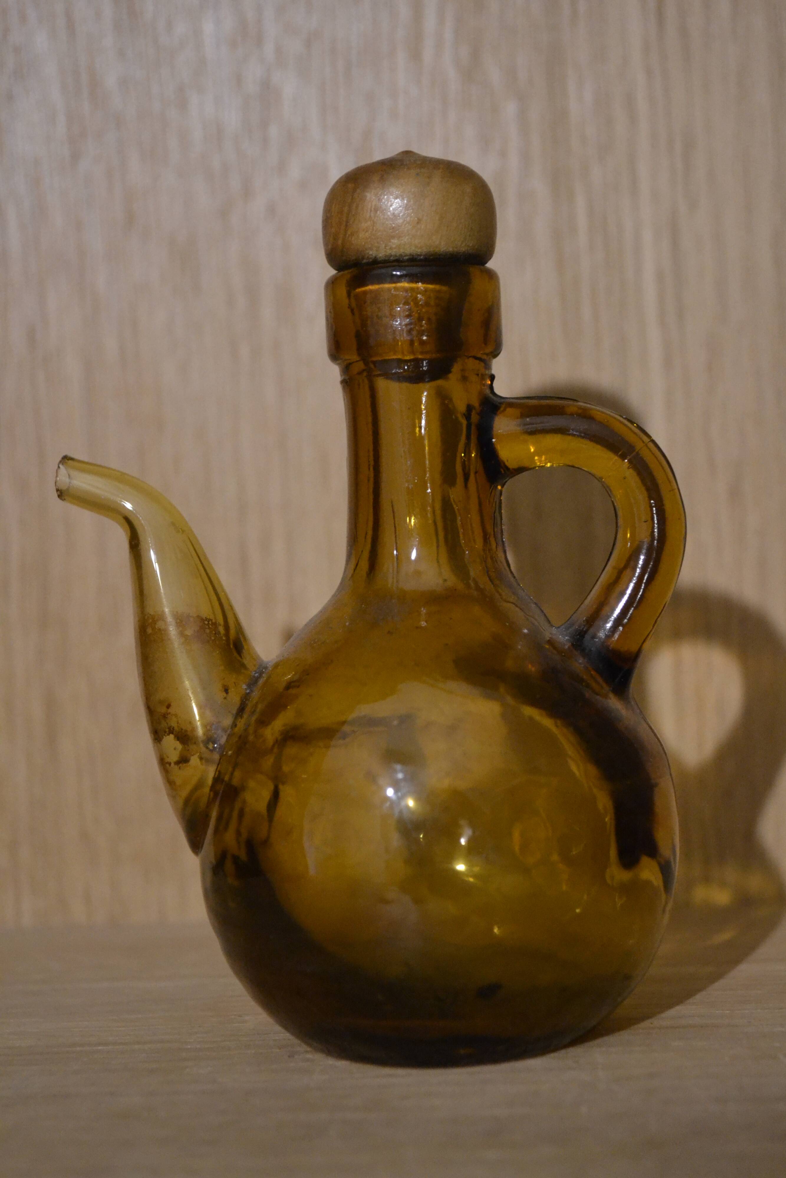 Smoked glass vinegar maker