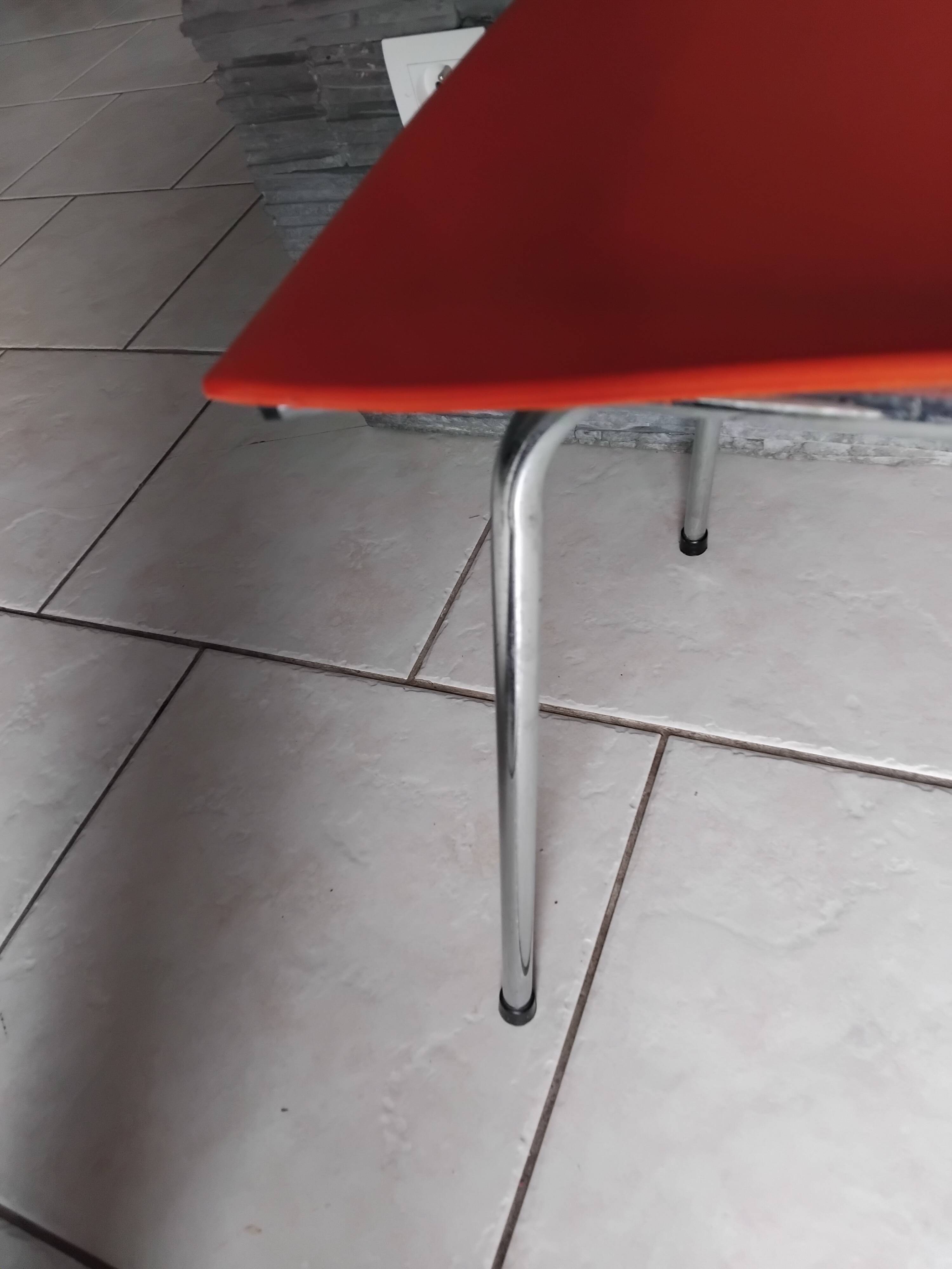 Chaise vintage grosfillex design rouge orangé