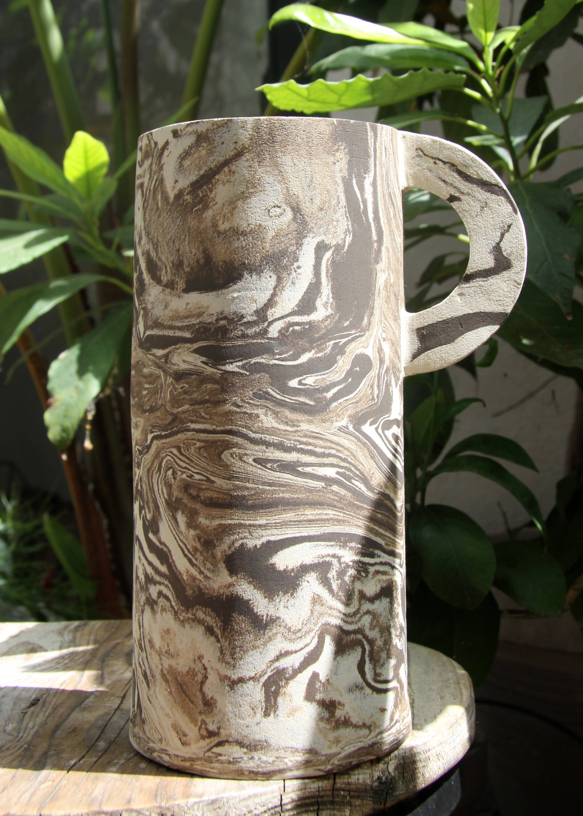 Vase in mixed clay