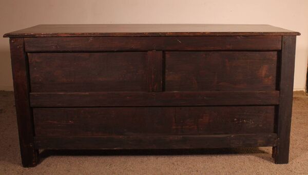 Meuble De Sacristie Renaissance Espagnol En Noyer Circa 1600