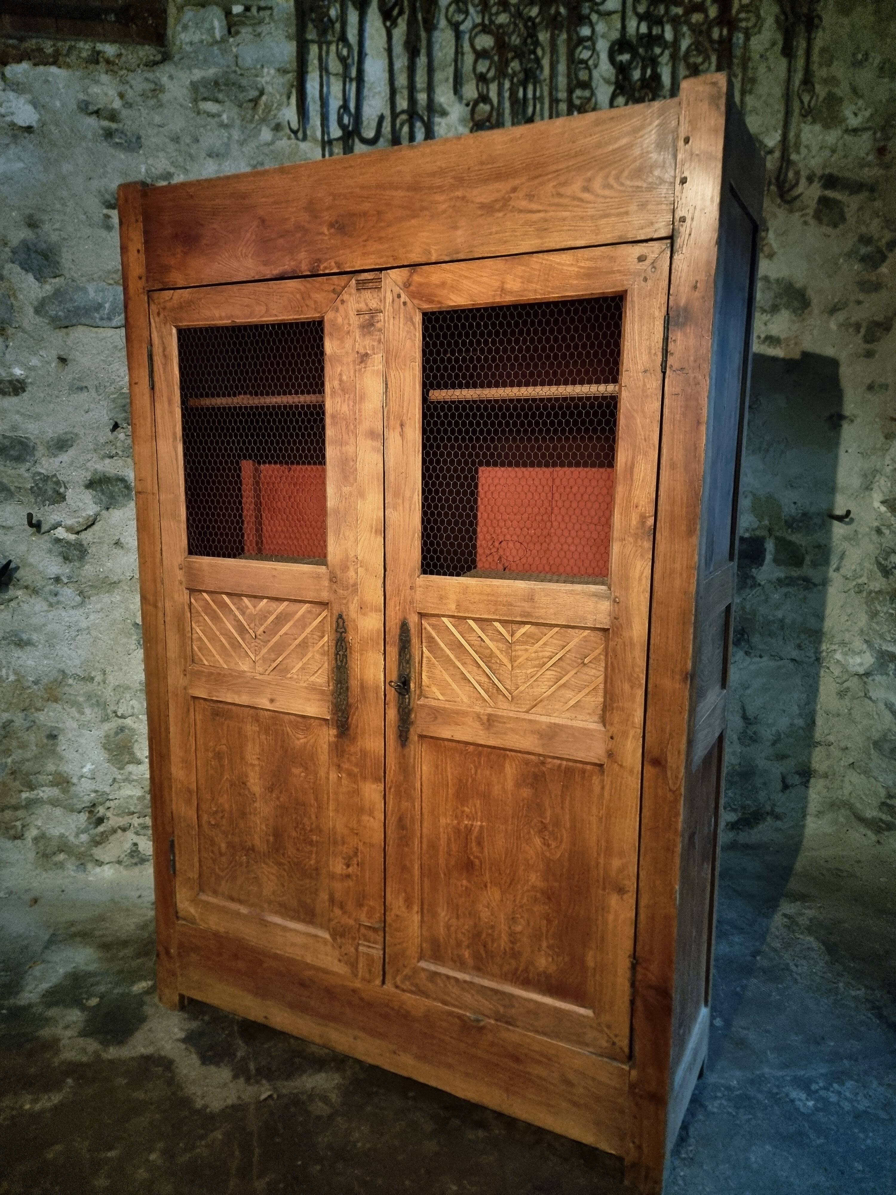 Armoire / placard français ancien – XIXe siècle