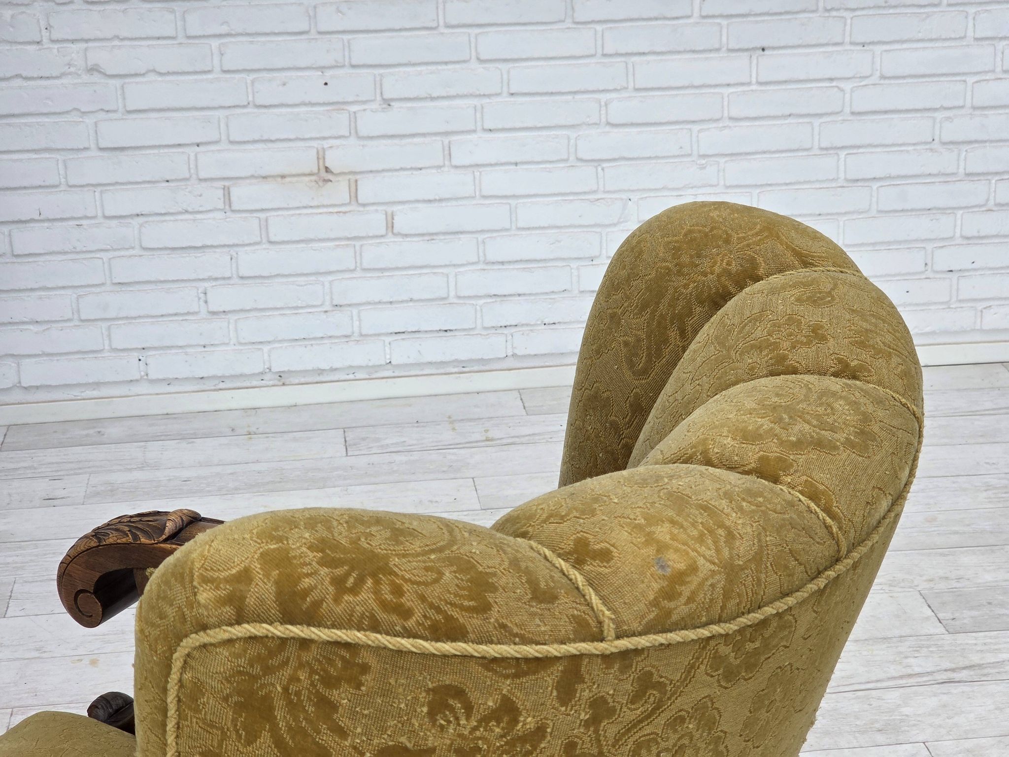 Fauteuil danois à dossier haut, années 1960, laine d'ameublement, bois de chêne massif.