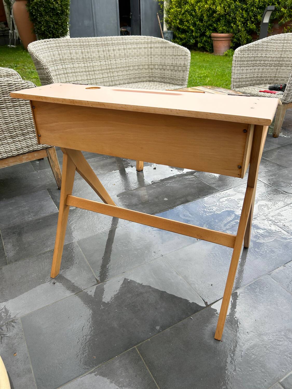 Children's desk with compass legs