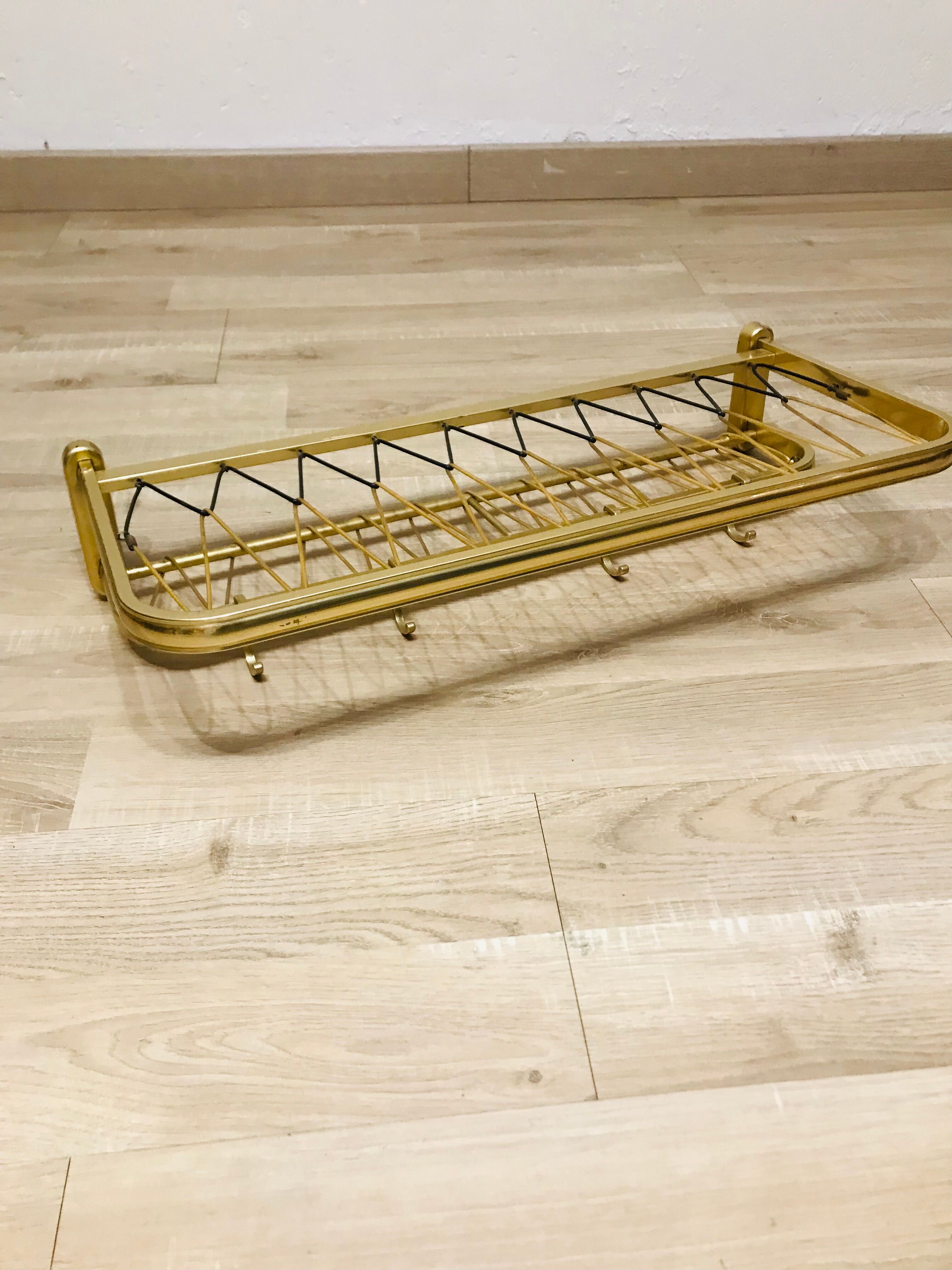 Wall-mounted cloakroom coat rack