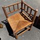 Lot de deux chaises d'angle tressées en bois
