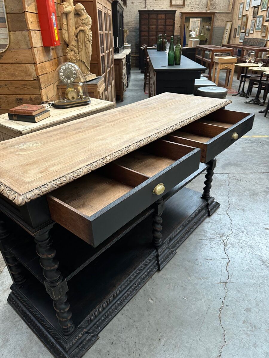 Console from the 19th century in oak.