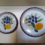 Pair of round dishes for the oven