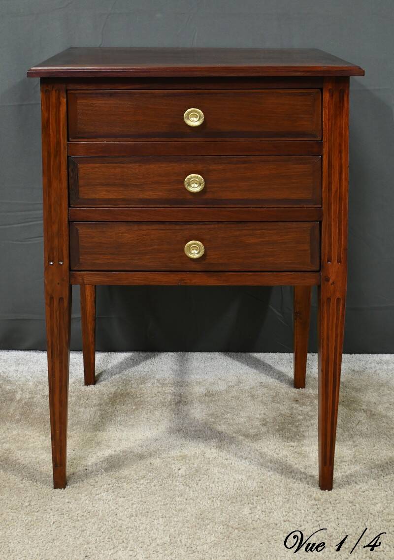 Mahogany chest of drawers, Louis XVI period – Late 18th century