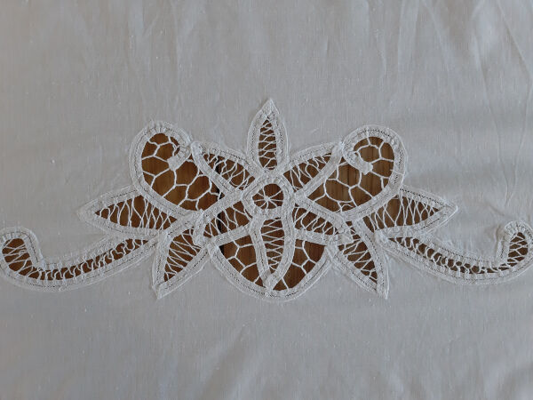 Old tablecloth and 12 towels