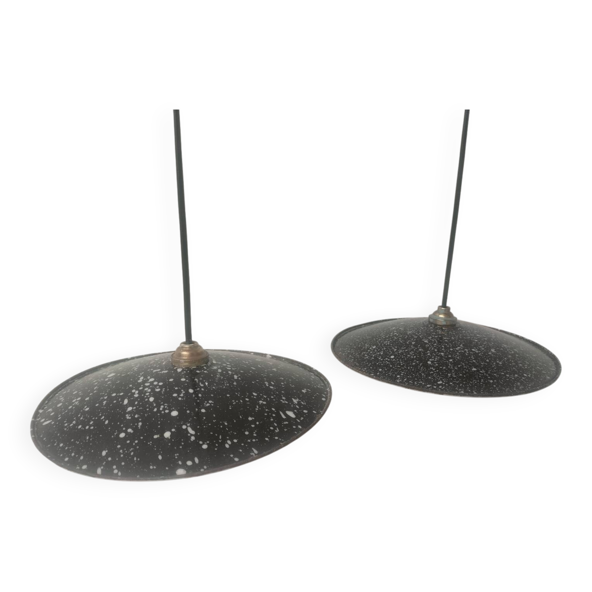 2 enamelled sheet metal suspensions