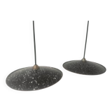 2 enamelled sheet metal suspensions
