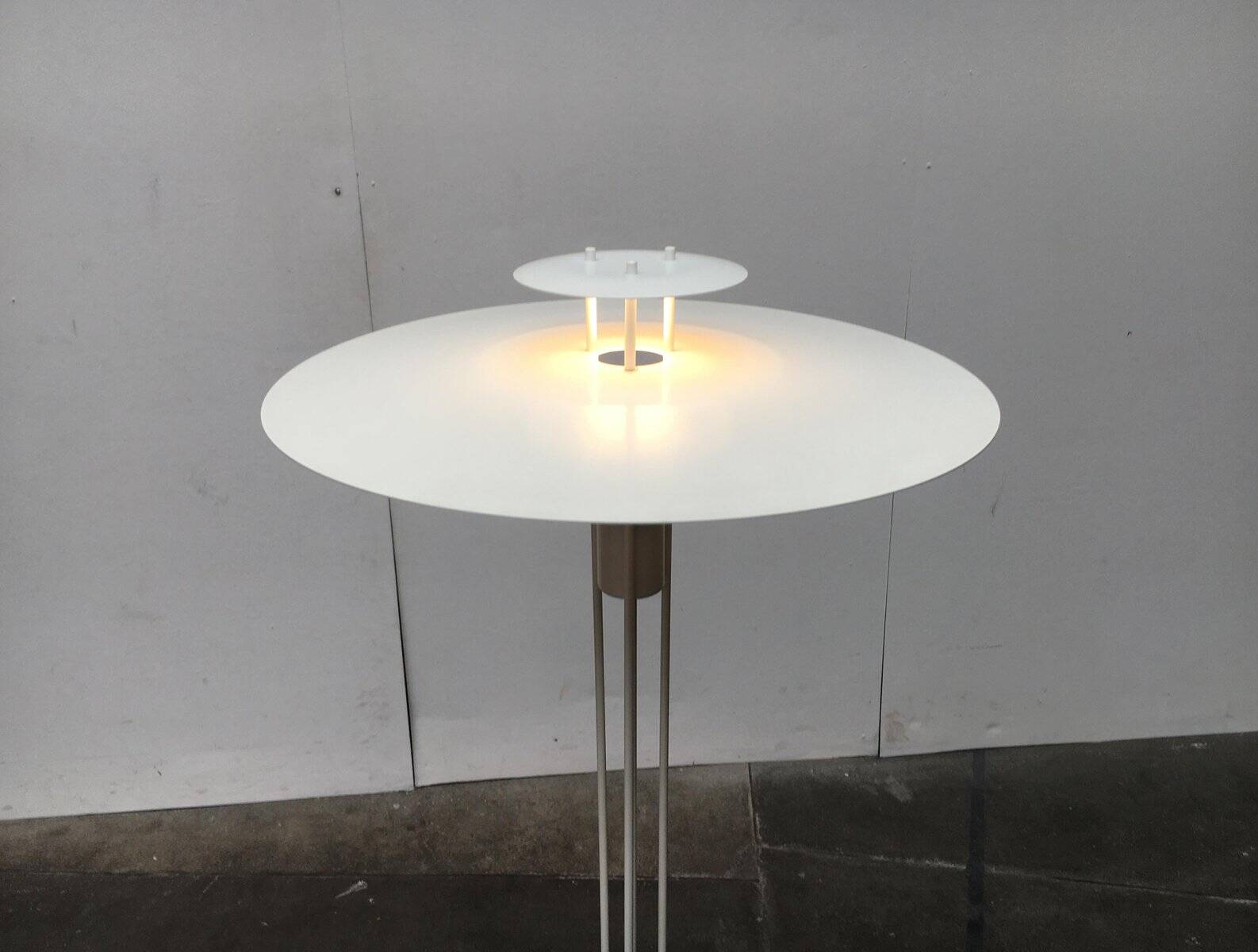 Lampadaire en métal danois de Frandsen, 1989