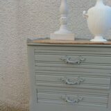 Chevet style Louis XV de belle facture réenchanté en vert de gris.