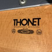 Round dining table Thonet s1047