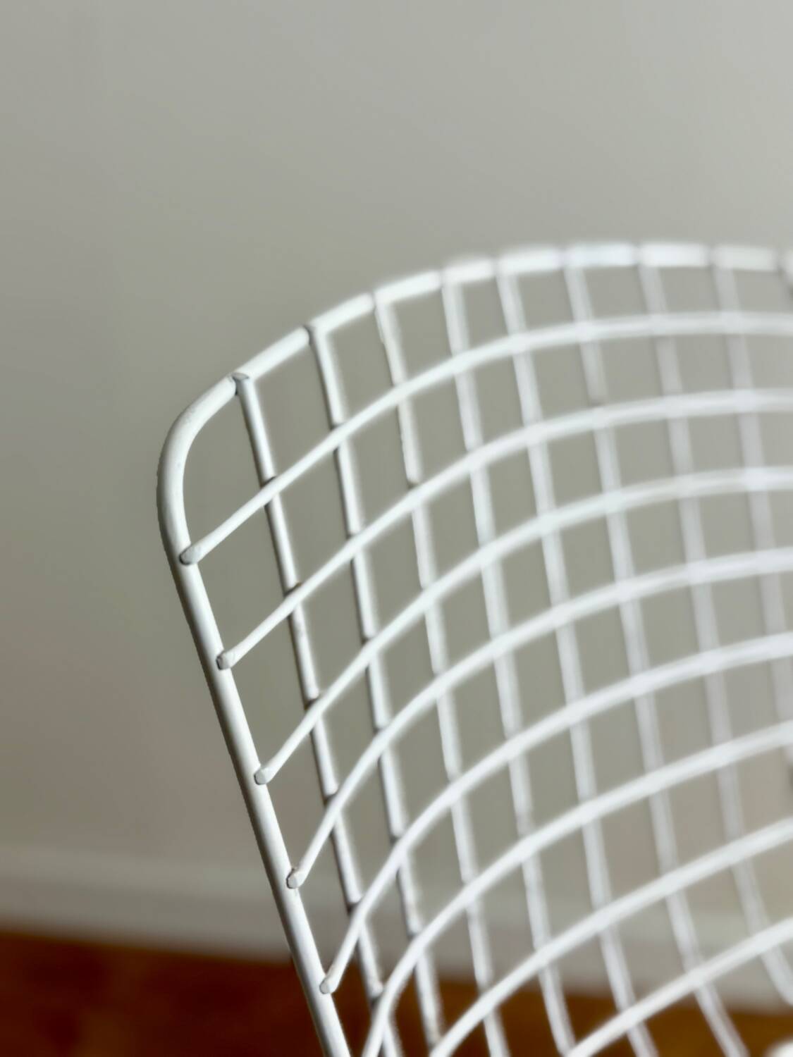 Original Bertoia chair produced in 1952 for Knoll