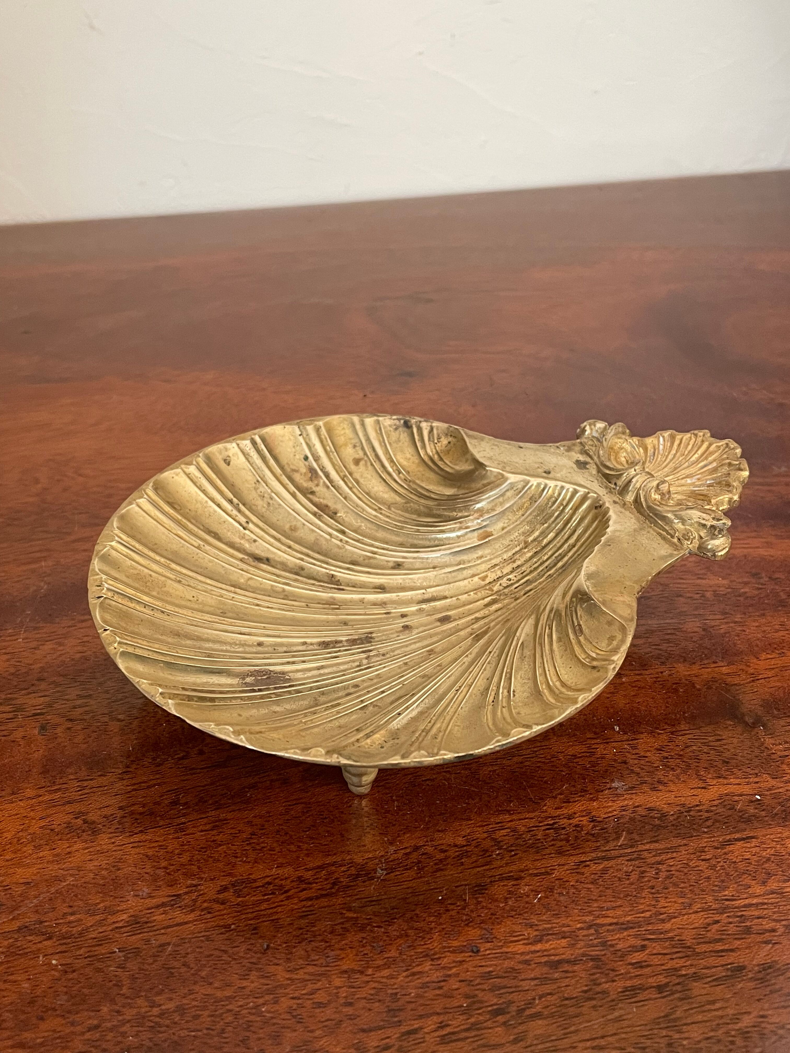 Vide-poches coquille en bronze doré
