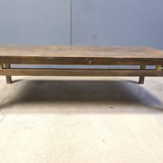 Table basse en laiton gravé vintage signée par Willy Daro, années 1970.