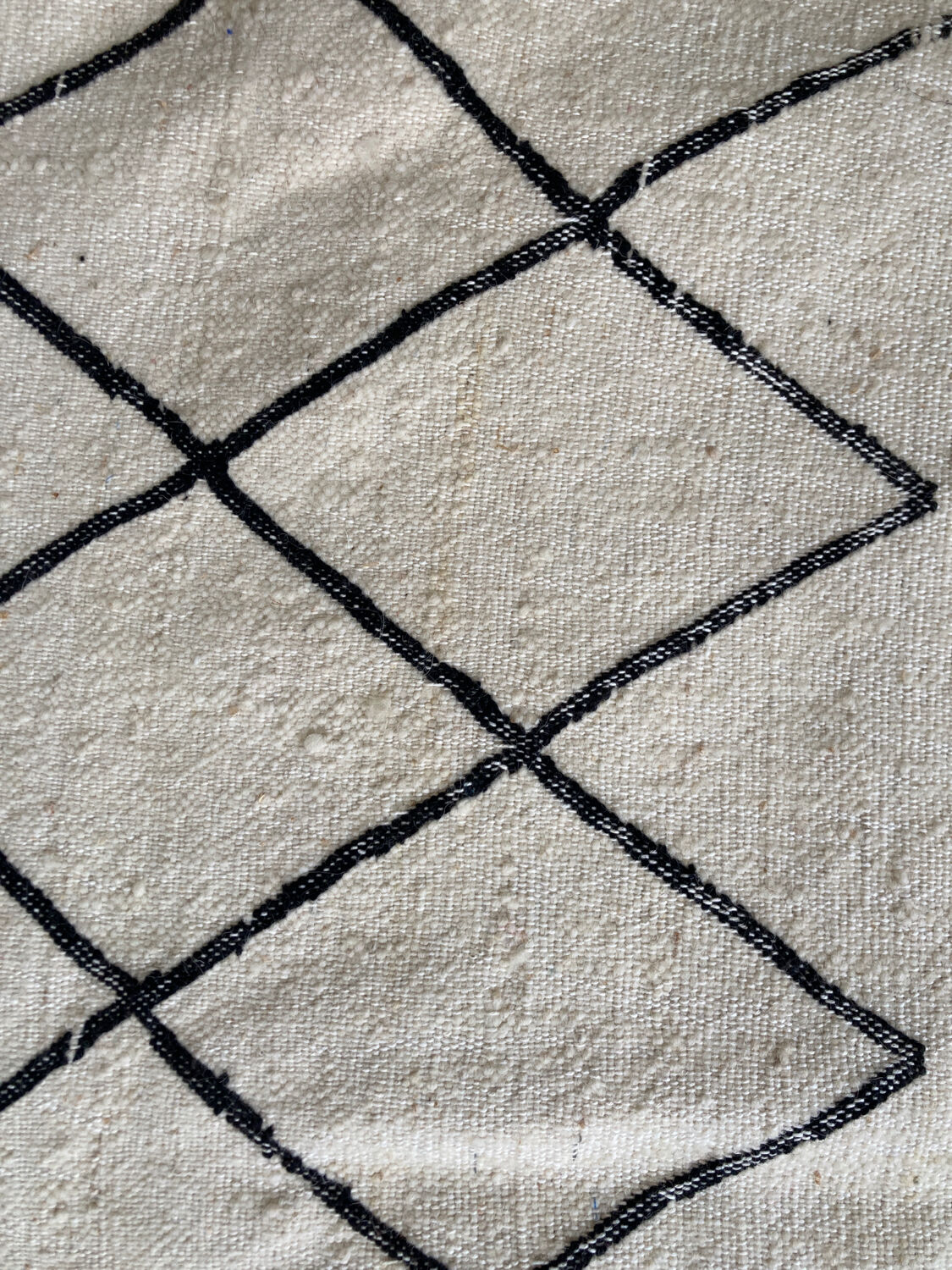 Berber rug 134x108 Azilal in beige ecru Moroccan wool with black diamonds