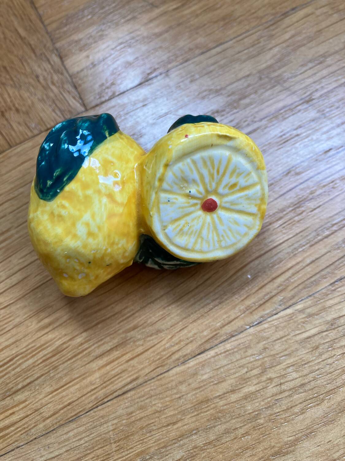 Ceramic fruit knife holder