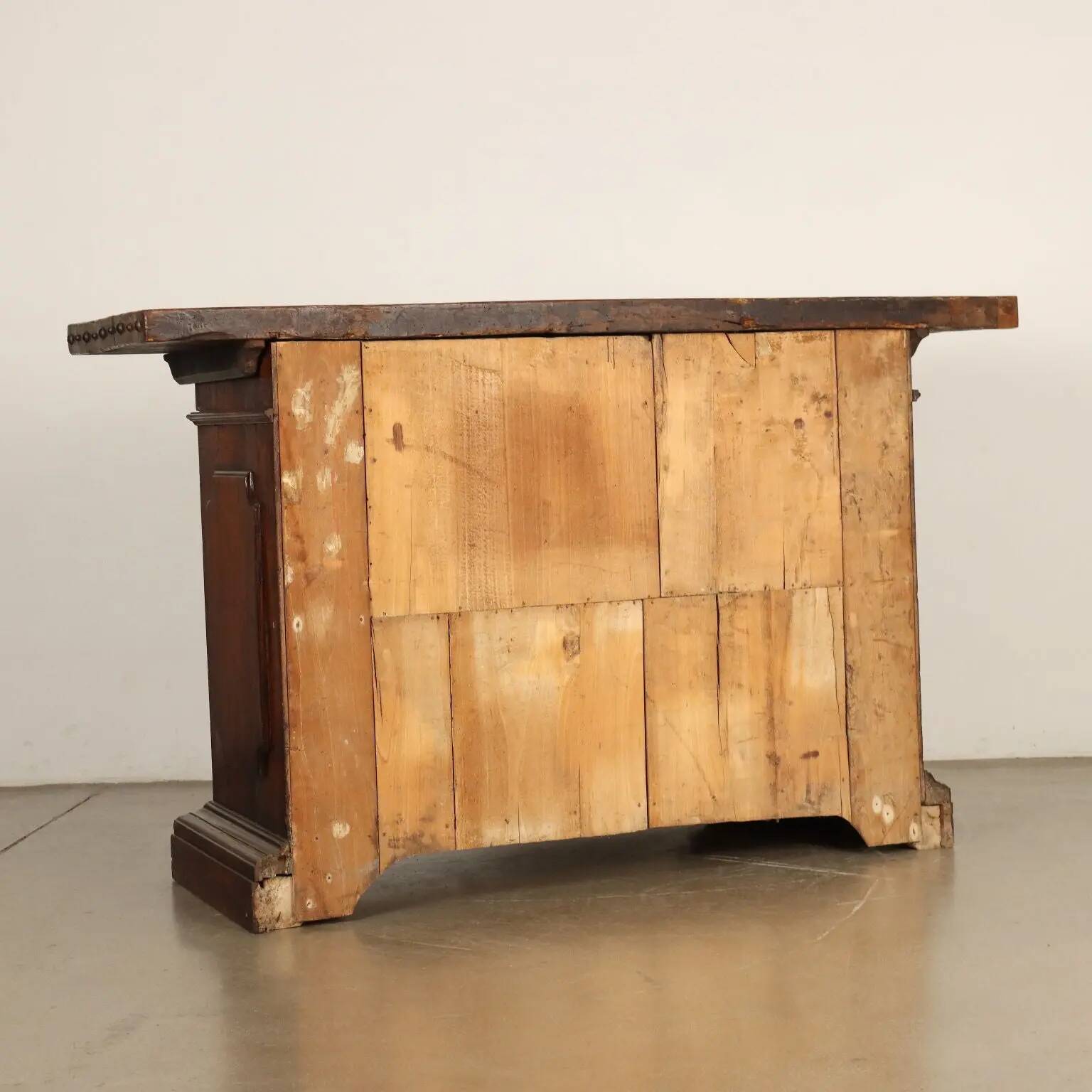 Ancient baroque buffet in walnut, Italy, 18th century