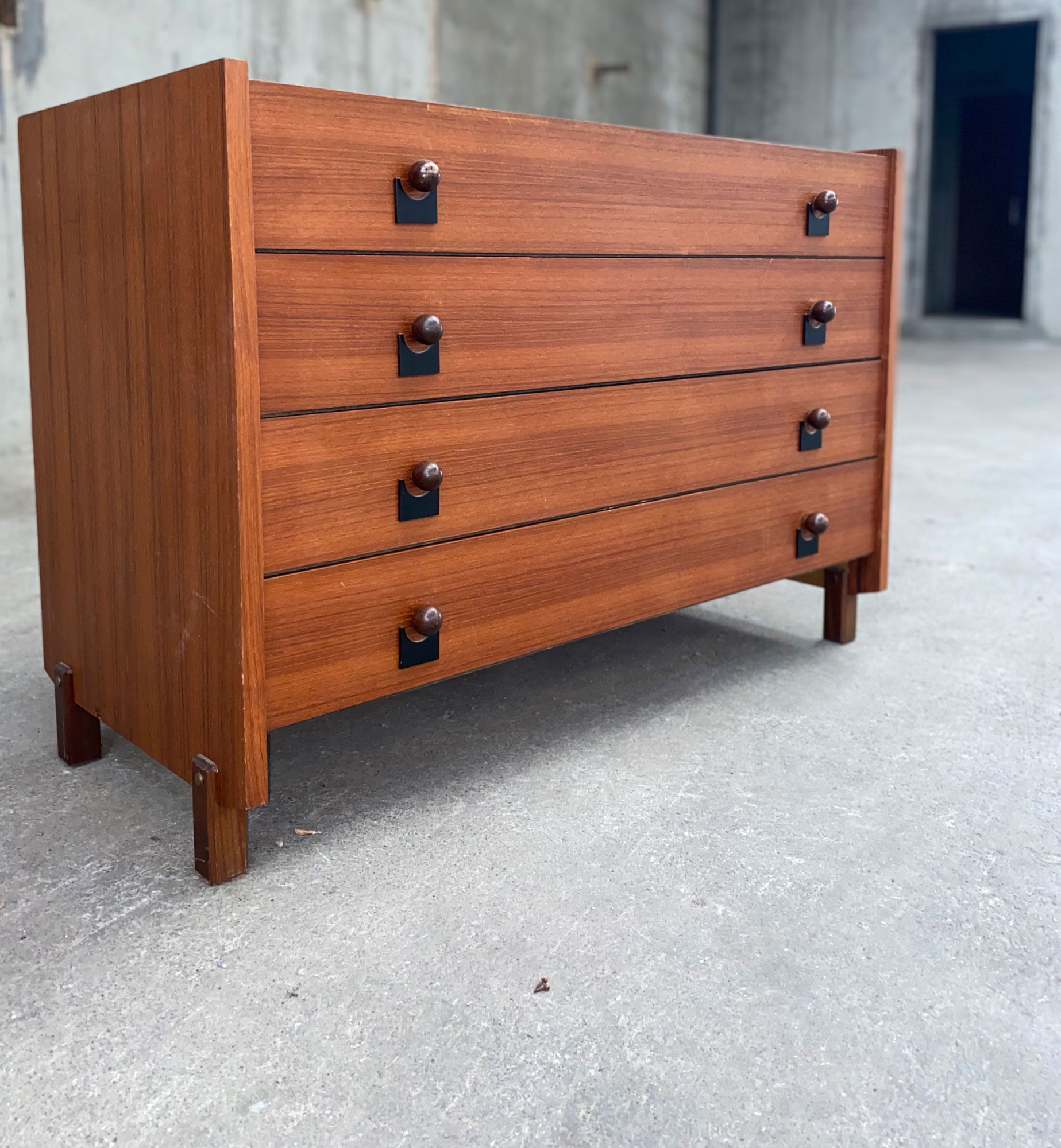 Italian teak chest of drawers year 50