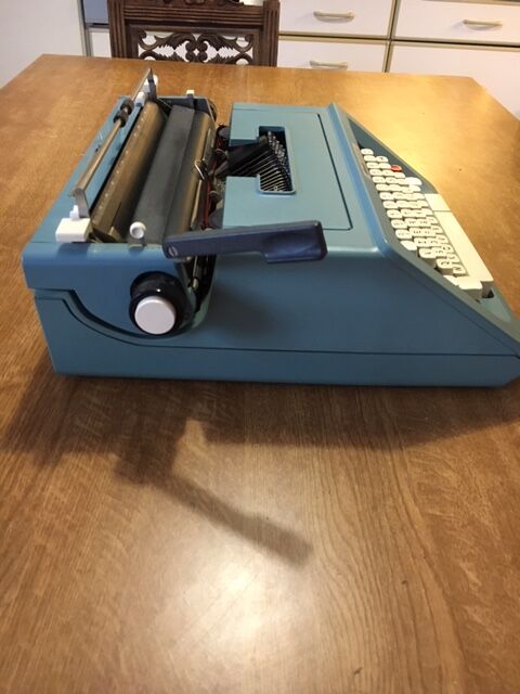 Olivetti typewriter, model Studio 46