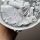 Médaillon mural rococo ancien en biscuit bichrome Jasperware