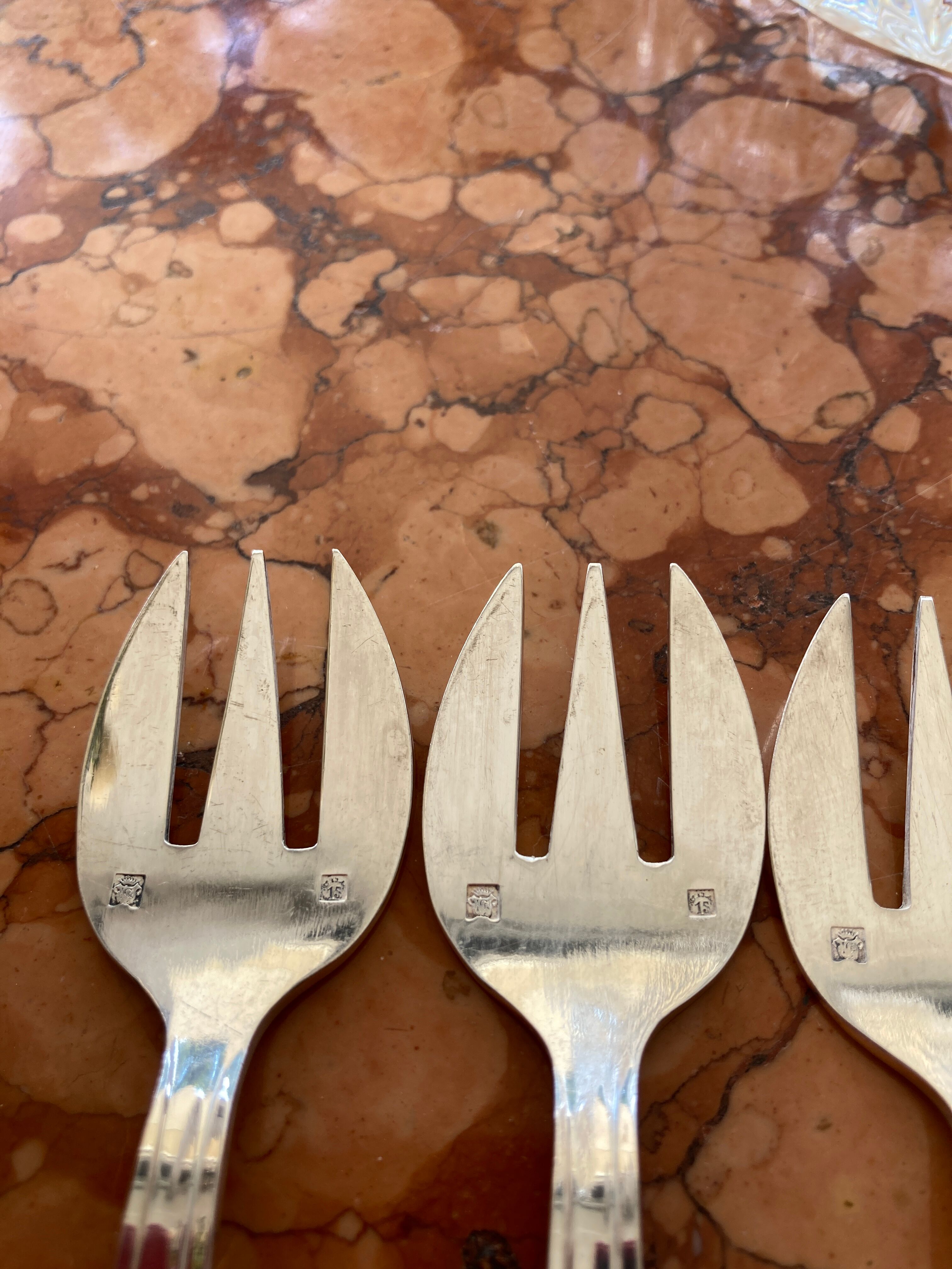 12 dessert forks, cake