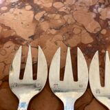 12 dessert forks, cake