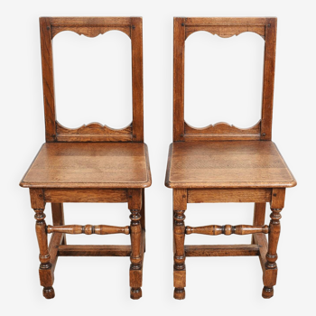 Set of 2 Lorraine chairs in oak, turned wood.