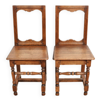 Set of 2 Lorraine chairs in oak, turned wood.