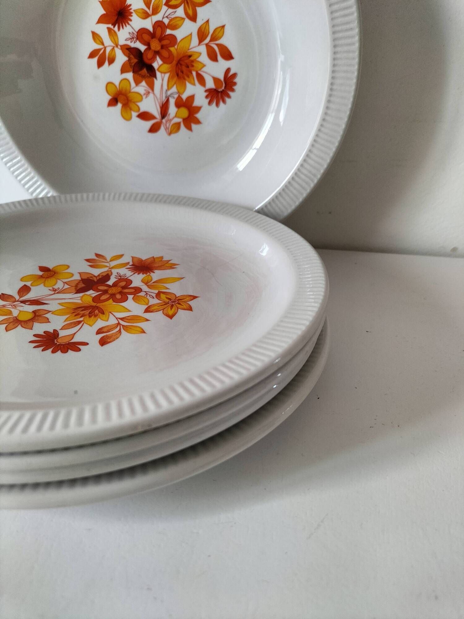 6 flower power plates from the 70s